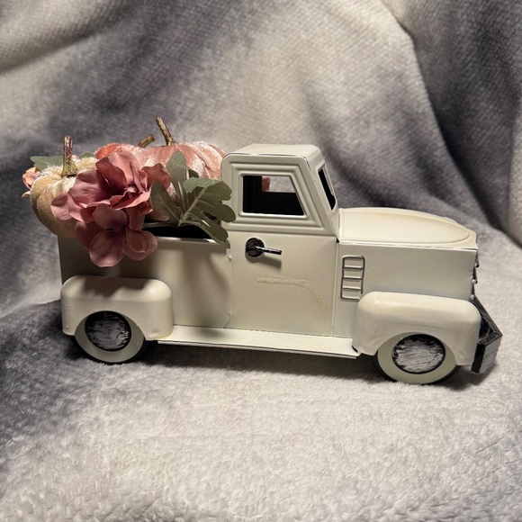 Vintage Retro Style Metal Holiday Pick Up Truck Ivory Fall Pink Pumpkins - Picture 4 of 10